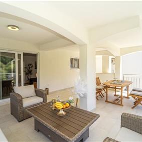 6 Bedroom Beachfront Villa with Heated Pool near Vela Luka on Korcula Island, Sleep 12